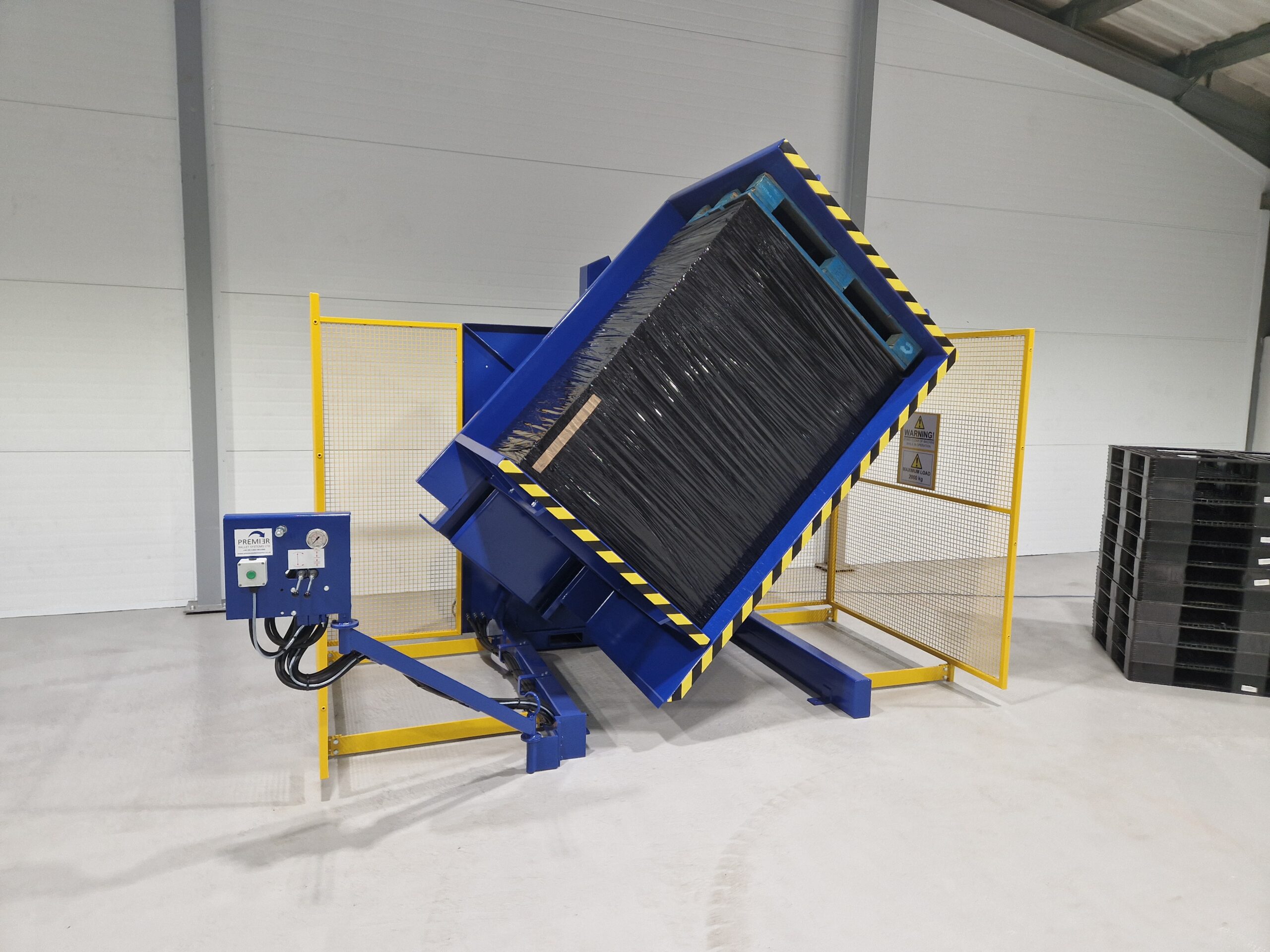 FS 2200 pallet inverter rotating a full load